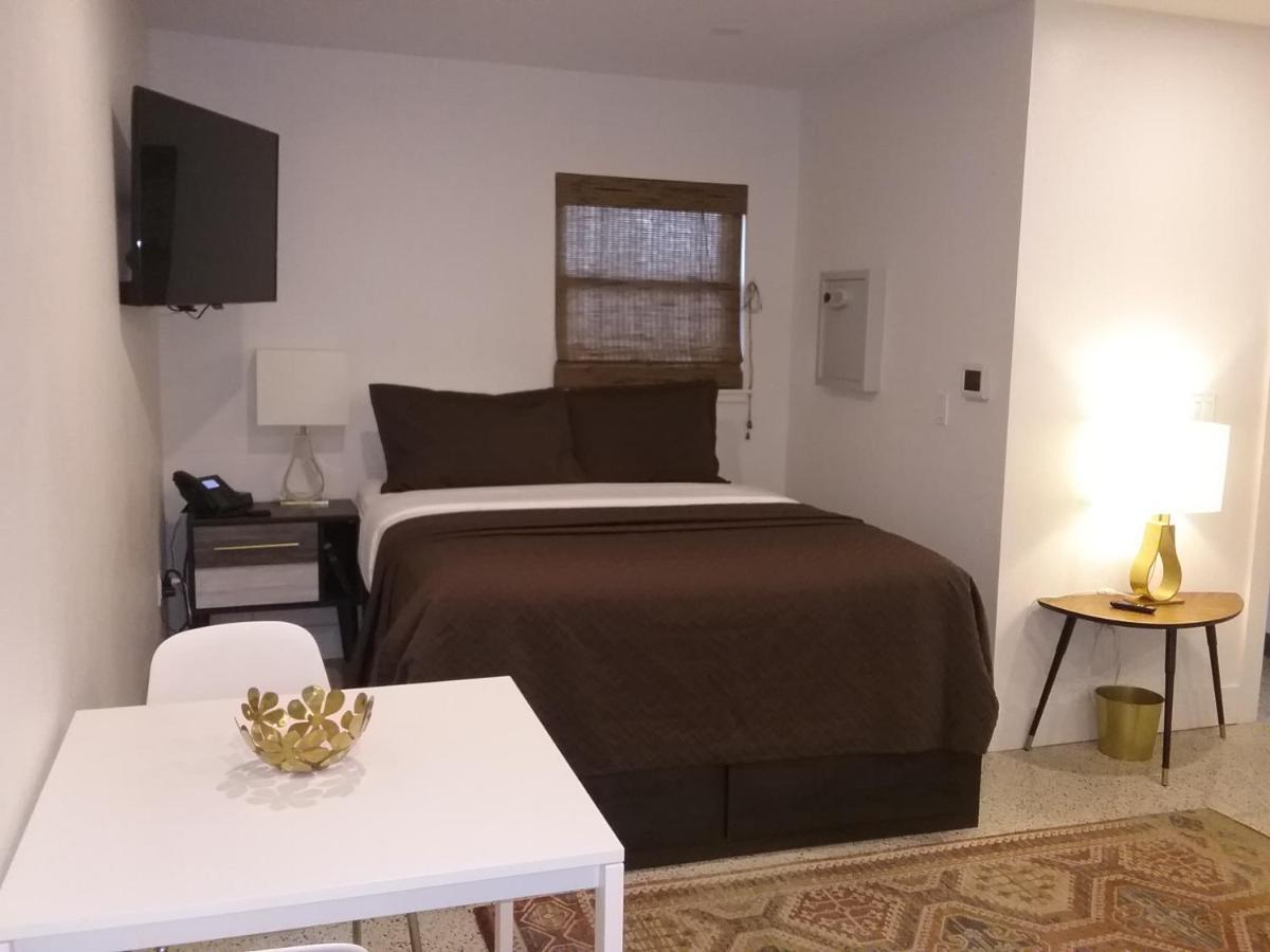 Captiva Beach Resort Point O'Rocks Bagian luar foto