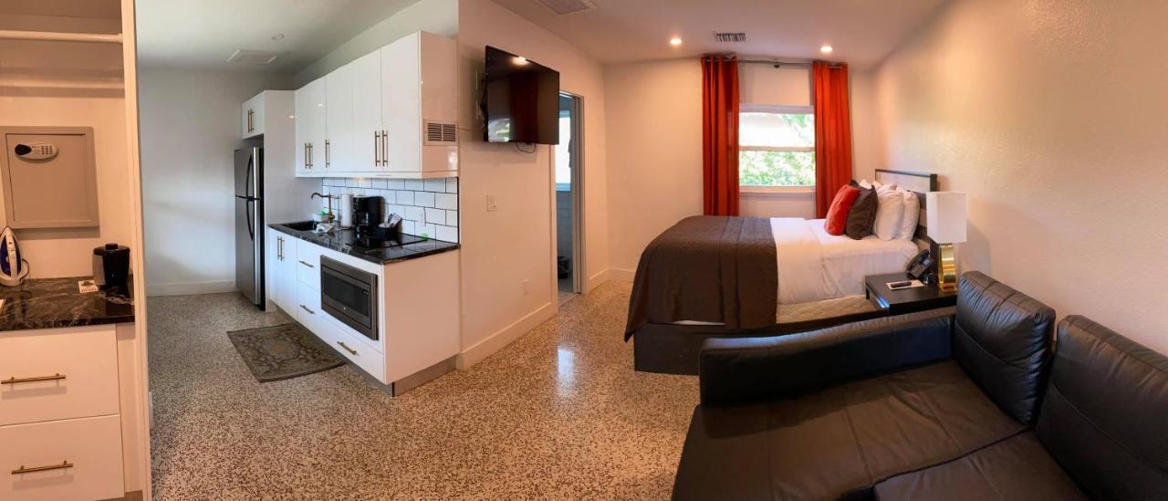 Captiva Beach Resort Point O'Rocks Bagian luar foto