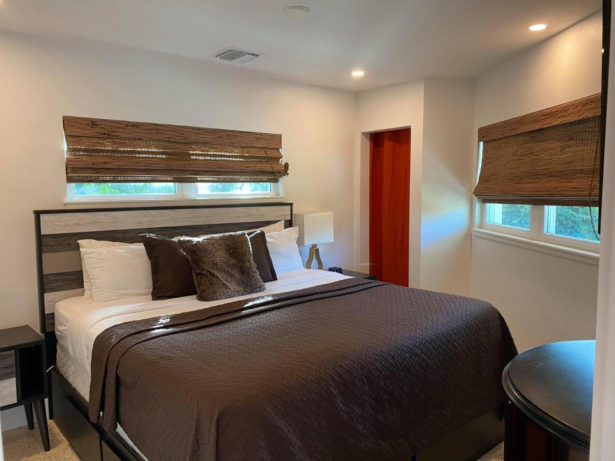 Captiva Beach Resort Point O'Rocks Bagian luar foto